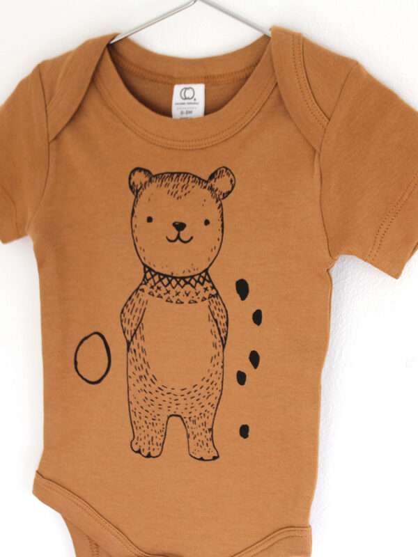 Baby-Body mit Bär Motiv aus 100% Bio-Baumwolle von little Ruby Berlin