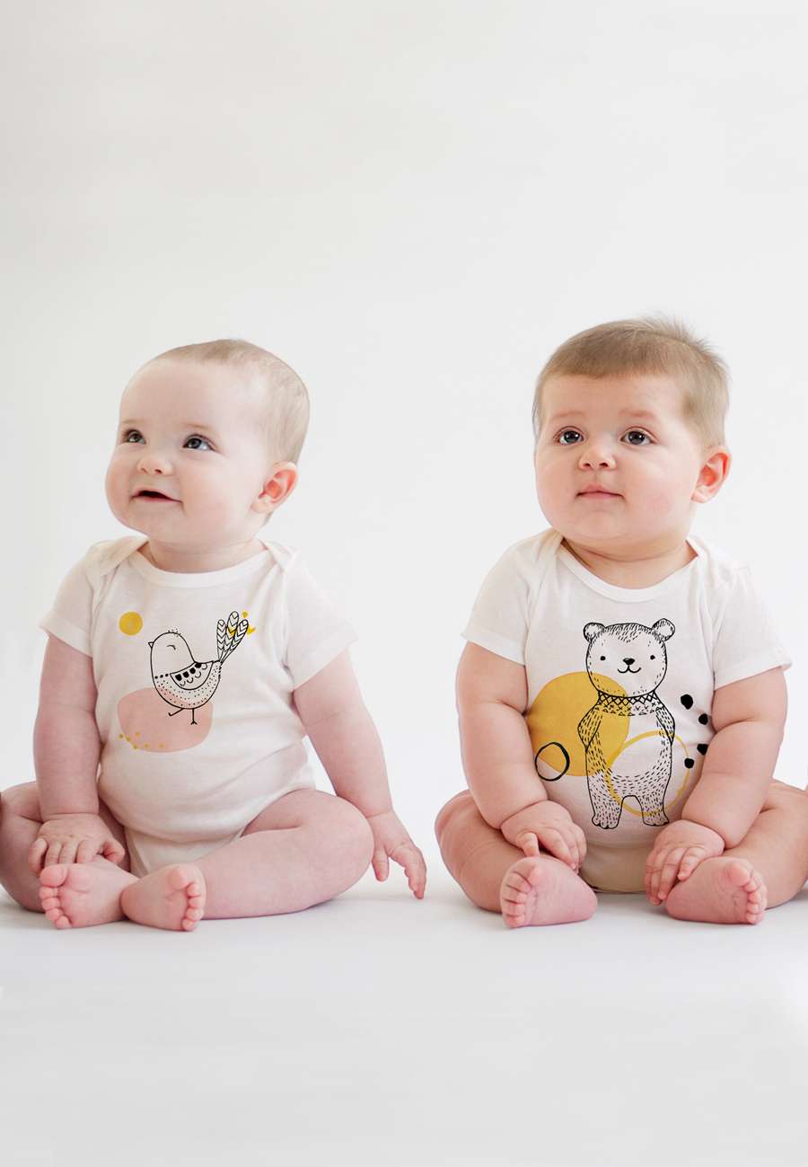 Kiki-Vogel-Body-k011-little-ruby Angezogen Baby-Body mit Spatz Vogel und Bear Motiv aus 100% Bio-Baumwolle von little Ruby Berlin