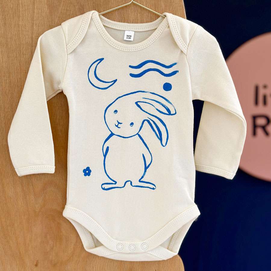 Baby-Body mit HAse Mond Motiv aus 100% Bio-Baumwolle von little Ruby Berlin