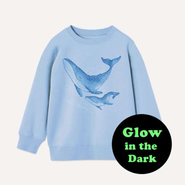 wal-blau-sweathirt-01-little-ruby Kinderpullover mit Wal Motiv und Flow in the dark aus 100% Bio-Baumwolle von little Ruby