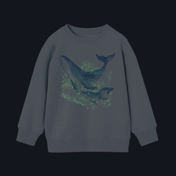 wal-blau-sweathirt-02-little-ruby Wal Sweatshirt mit Glow-in-the-Dark-Plankton blau