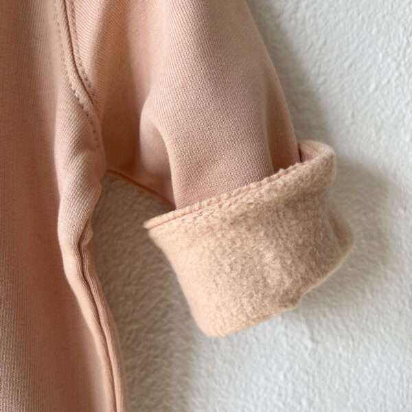 Ärmelansicht Rosa Kinder Bio-Sweatshirt mit Pinguin Aufdruck von little Ruby