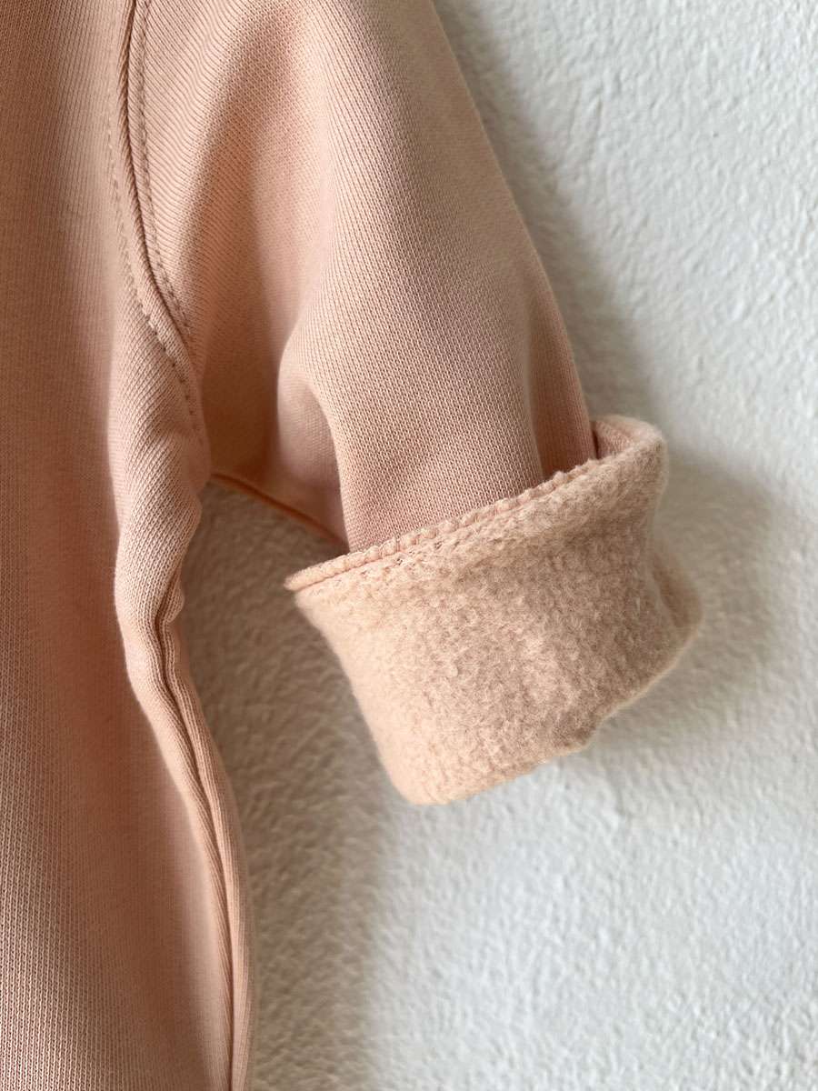 Ärmelansicht Rosa Kinder Bio-Sweatshirt mit Pinguin Aufdruck von little Ruby