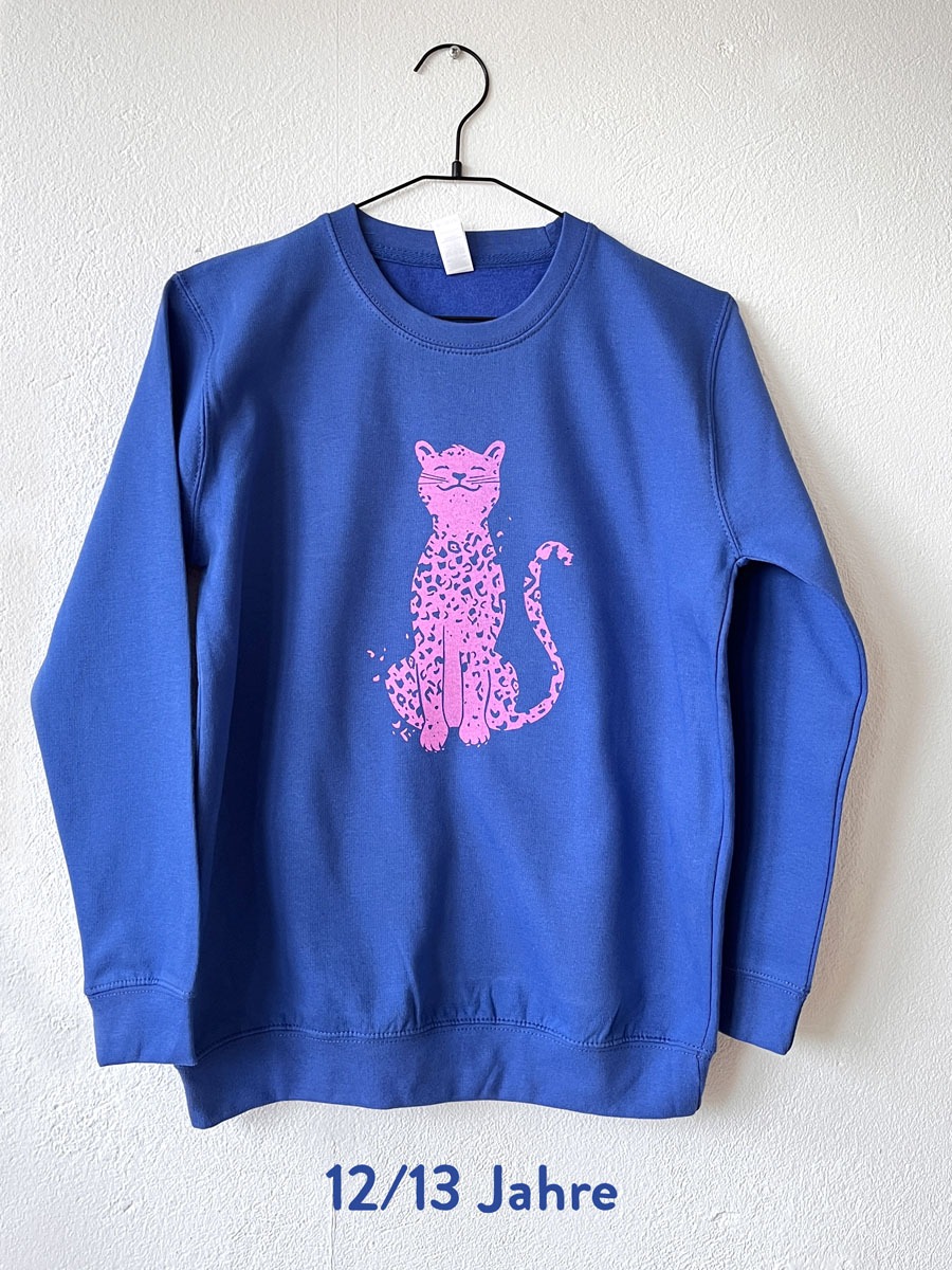 leo-leopard-blau-sweatshirt-13-little-ruby Blaue Kinder Pullover 12-13 Jahre mit Leopard-Print von little Ruby