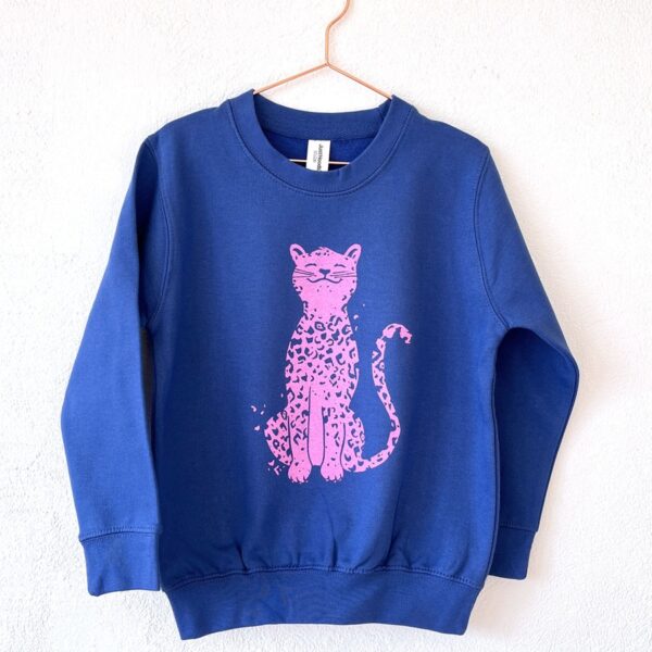 leo-leopard-blau-sweatshirt-78-little-ruby Blaue Kinder Pullover 7-8 Jahre mit Leopard-Print von little Ruby